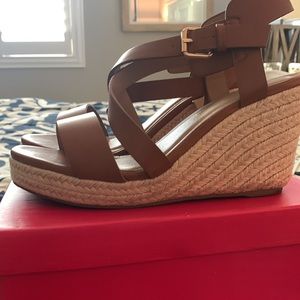 Catherine Malandrino tan wedge heel
